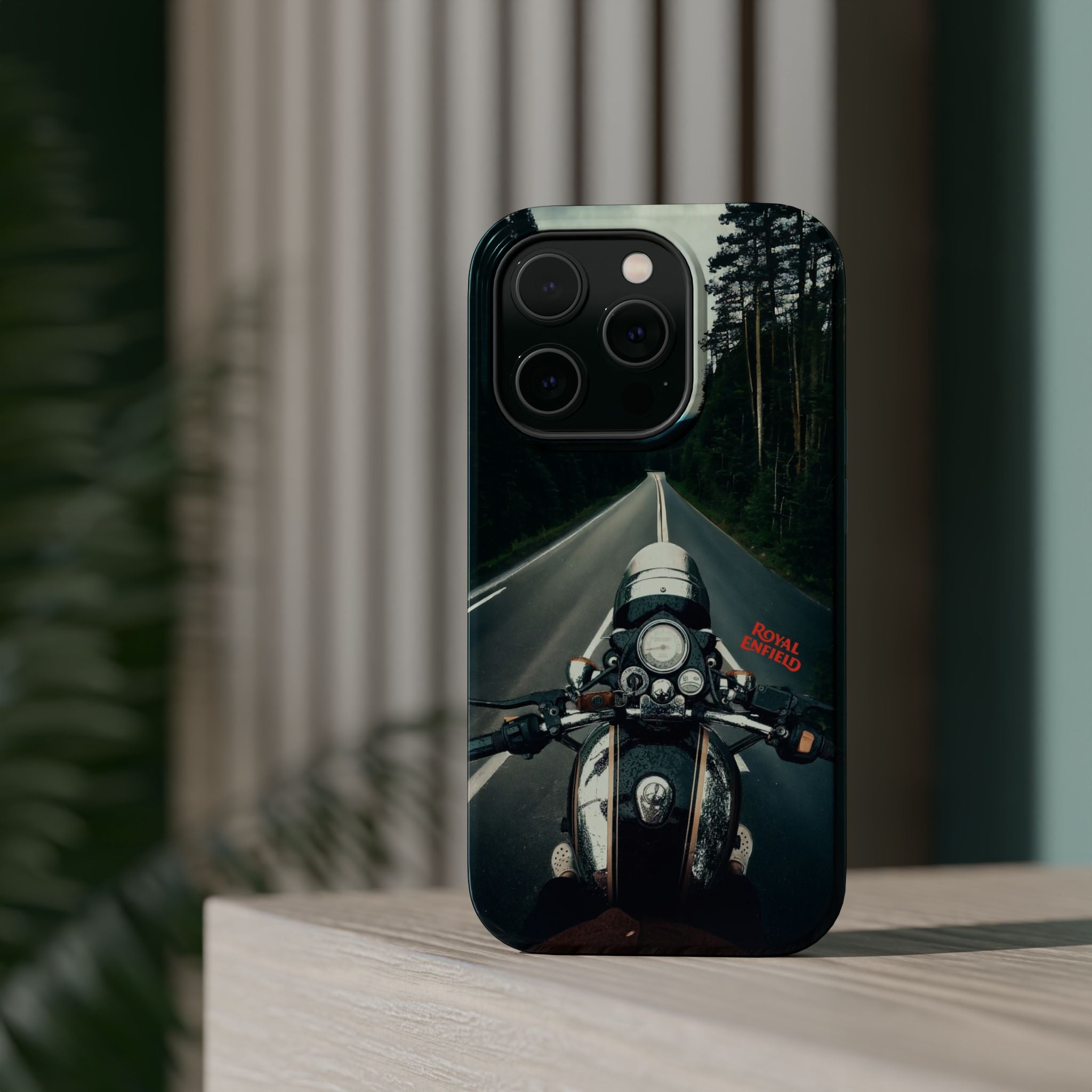 Front View Royal Enfield Gt 650 Chrome Phone Case